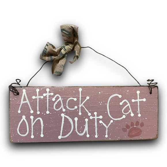 Vintage Folk Art “Attack Cat On Duty” Hand Painted Wooden Door Sign Hanging 6.5” - Picture 1 of 2